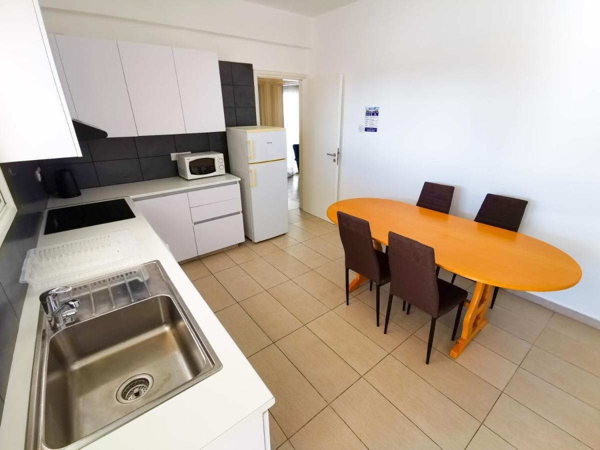 Off Course Seaview Apartment Larnaca Luaran gambar